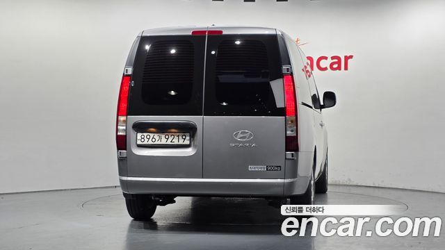 Hyundai Staria 2025 — photo 4