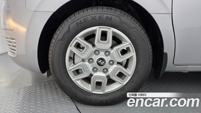 Hyundai Staria 2025 — photo 5