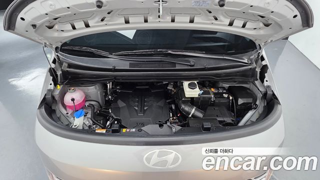 Hyundai Staria 2025 — photo 6