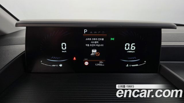 Hyundai Staria 2025 — photo 8