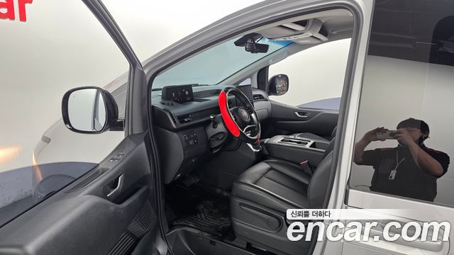 Hyundai Staria 2025 — photo 10