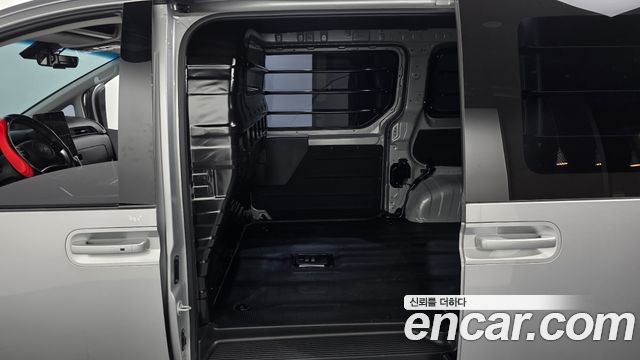 Hyundai Staria 2025 — photo 11
