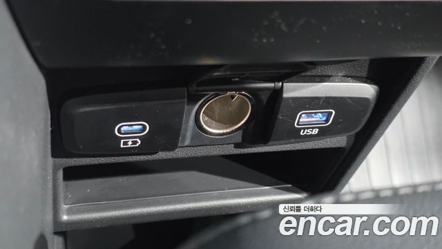 Hyundai Staria 2025 — photo 12