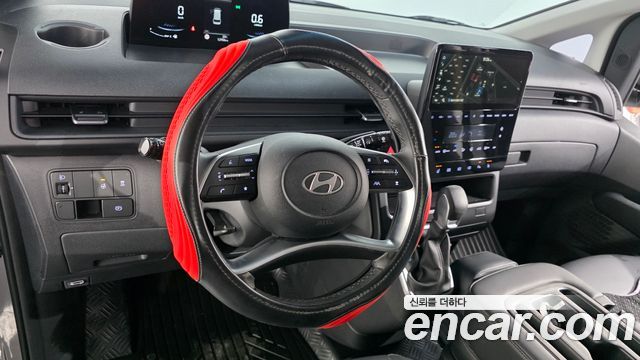 Hyundai Staria 2025 — photo 15