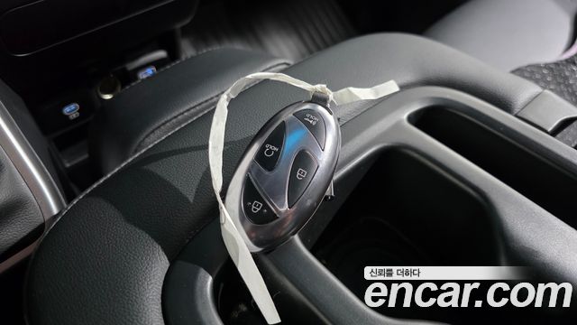 Hyundai Staria 2025 — photo 17