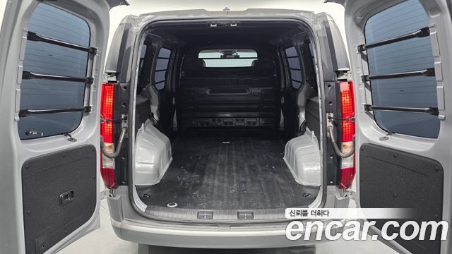 Hyundai Staria 2025 — photo 19