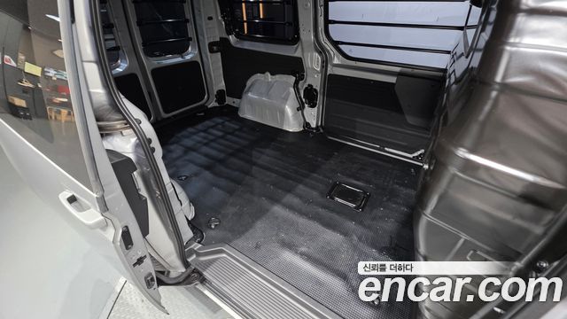 Hyundai Staria 2025 — photo 20