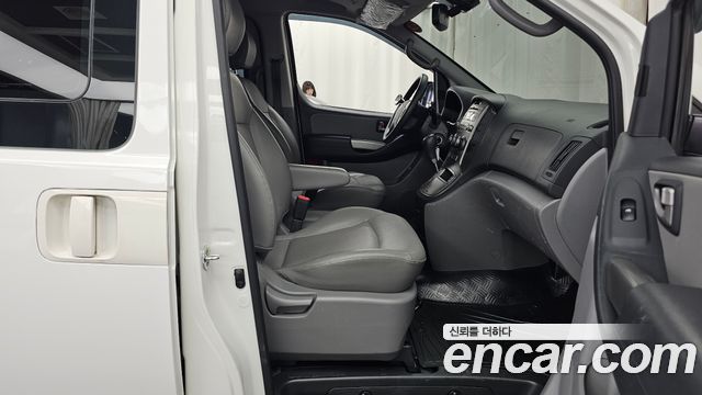Hyundai Starex 2015 — photo 11