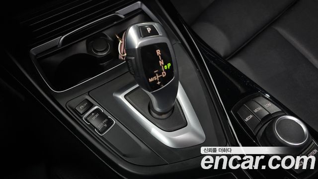 BMW 1-Series 2019 — photo 12