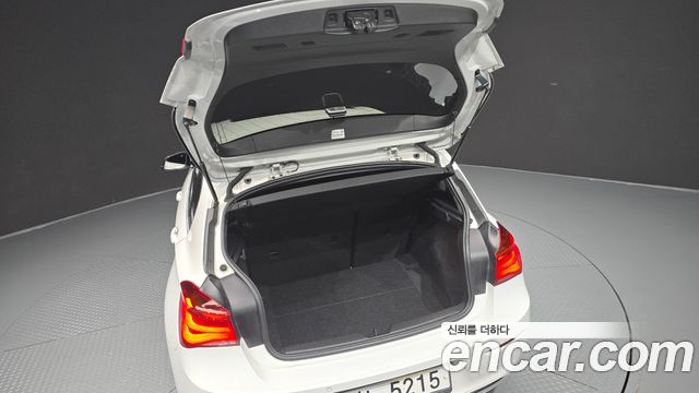 BMW 1-Series 2019 — photo 26