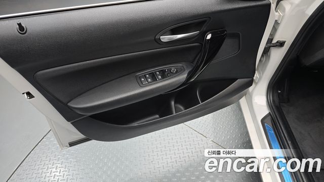 BMW 1-Series 2019 — photo 14