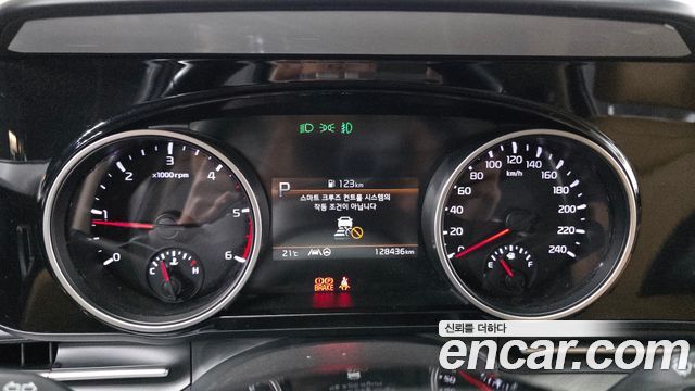 Kia Canival 2021 — photo 11