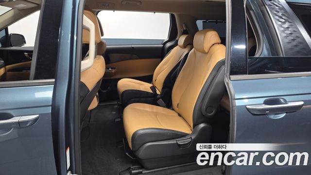Kia Canival 2021 — photo 17