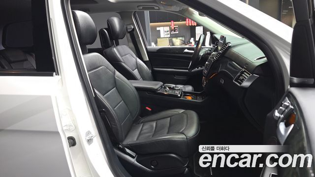 Mercedes-Benz GLS-Class 2017 — photo 11