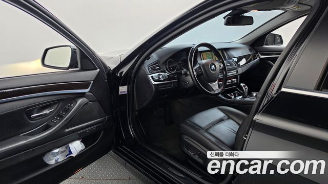 BMW 5-Series 2015 — photo 10