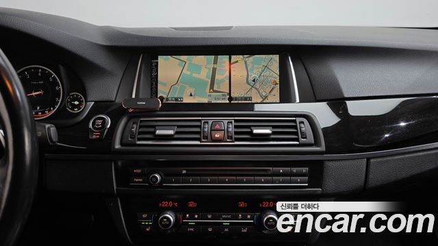 BMW 5-Series 2015 — photo 14