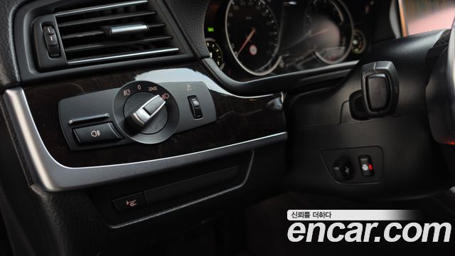 BMW 5-Series 2015 — photo 19