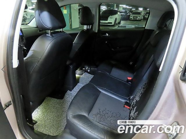 Peugeot 208 2013 — photo 7