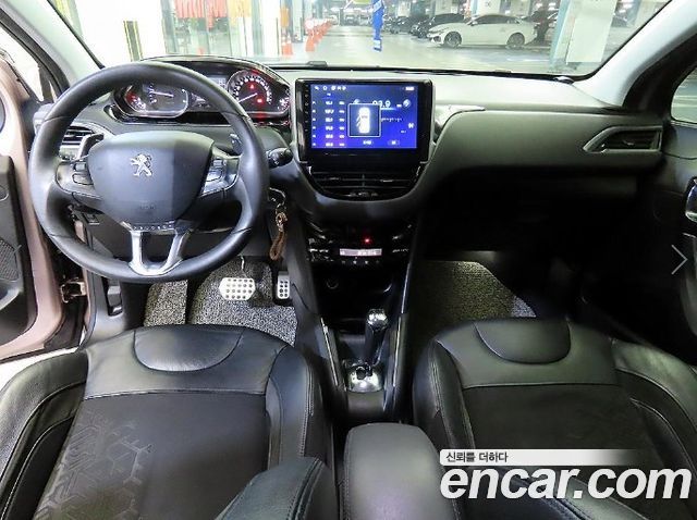 Peugeot 208 2013 — photo 10