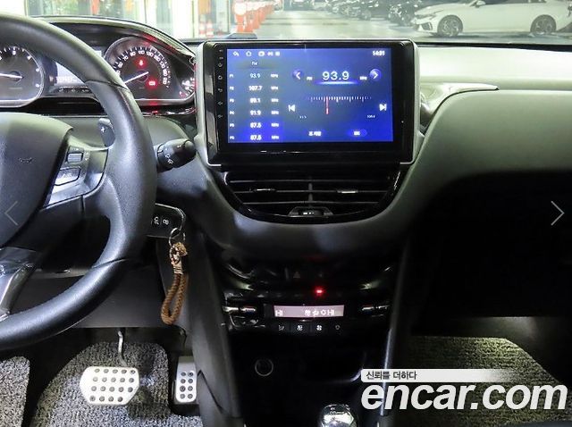 Peugeot 208 2013 — photo 11