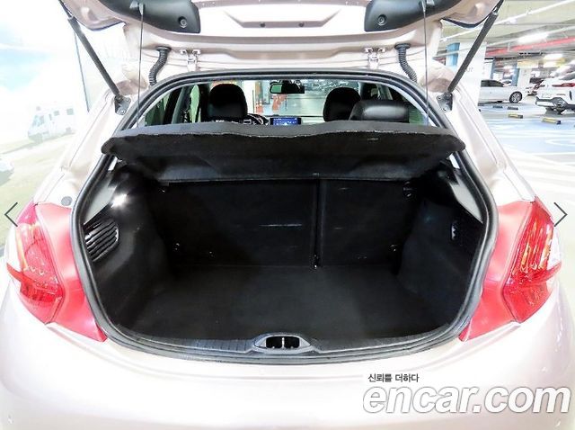 Peugeot 208 2013 — photo 17