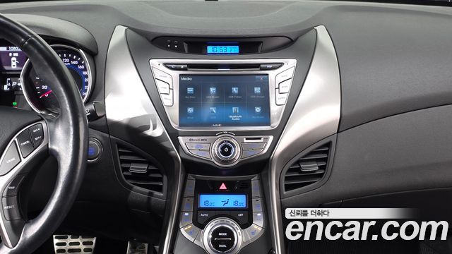 Hyundai AVANTE 2014 — photo 13