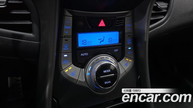 Hyundai AVANTE 2014 — photo 18