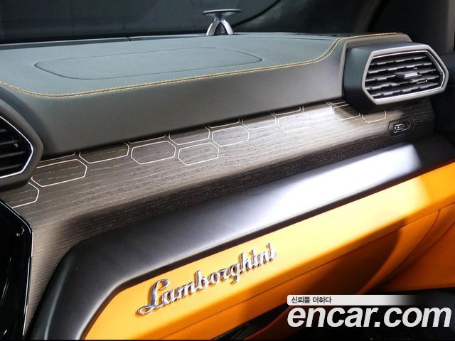 Lamborghini Urus 2024 — photo 16