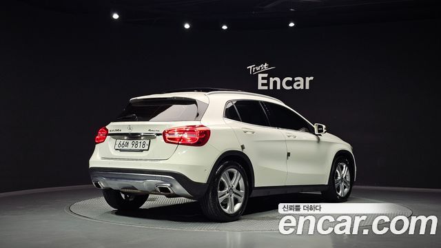 Mercedes-Benz GLA-Class 2017 — photo 2
