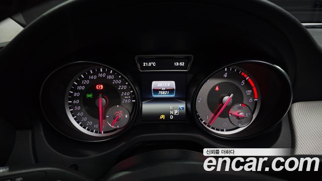 Mercedes-Benz GLA-Class 2017 — photo 8