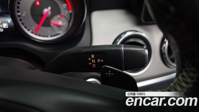 Mercedes-Benz GLA-Class 2017 — photo 9