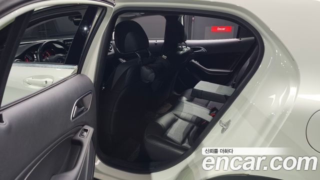 Mercedes-Benz GLA-Class 2017 — photo 12