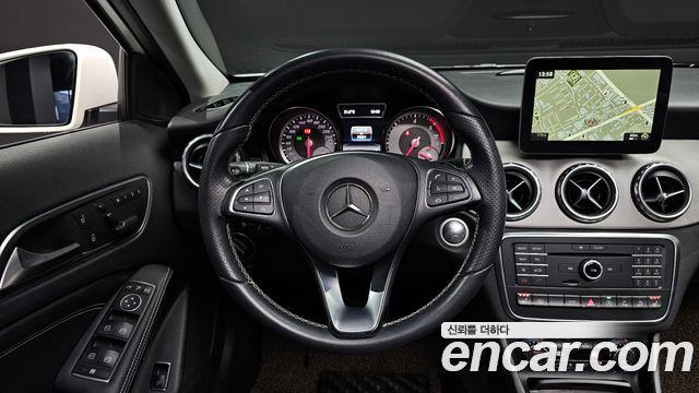 Mercedes-Benz GLA-Class 2017 — photo 13
