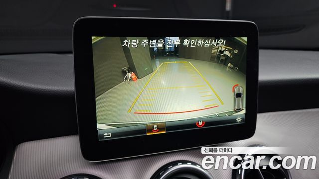 Mercedes-Benz GLA-Class 2017 — photo 15