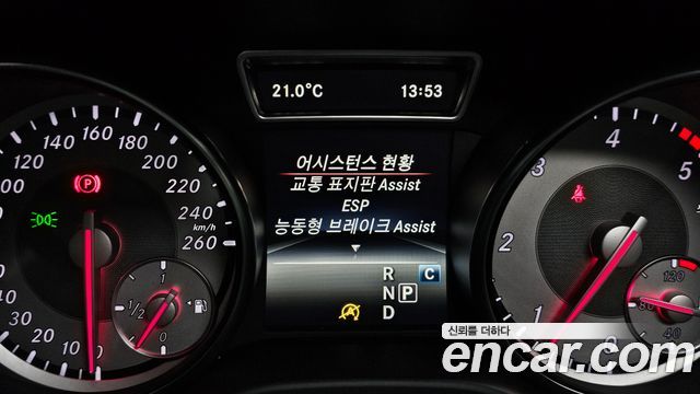 Mercedes-Benz GLA-Class 2017 — photo 17