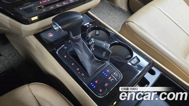Kia Canival 2017 — photo 9
