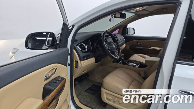 Kia Canival 2017 — photo 10