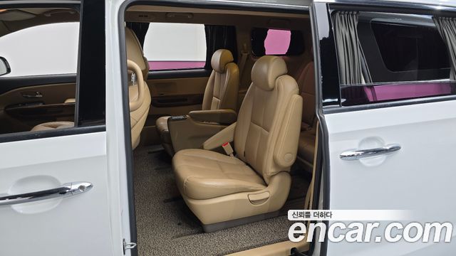 Kia Canival 2017 — photo 11