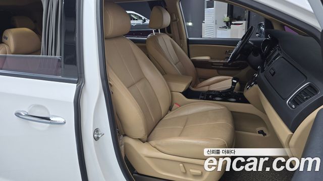 Kia Canival 2017 — photo 12