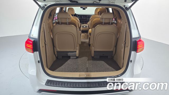 Kia Canival 2017 — photo 19