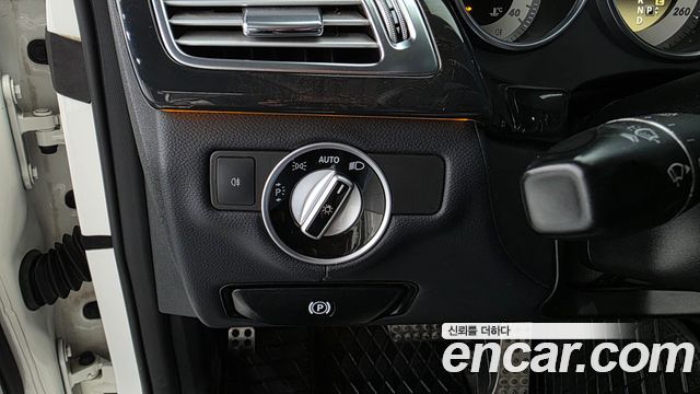 Mercedes-Benz CLS-Class 2012 — photo 18