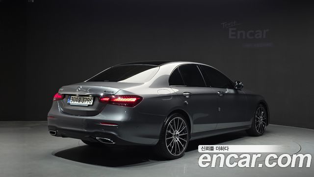 Mercedes-Benz E-Class 2023 — photo 2