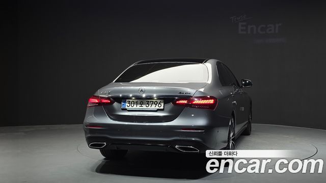 Mercedes-Benz E-Class 2023 — photo 4