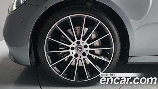 Mercedes-Benz E-Class 2023 — photo 5