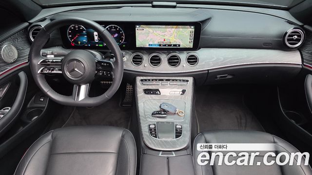Mercedes-Benz E-Class 2023 — photo 10