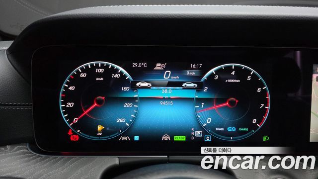 Mercedes-Benz E-Class 2023 — photo 11