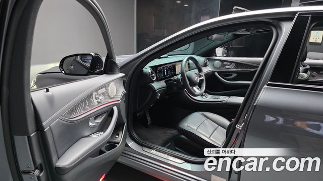 Mercedes-Benz E-Class 2023 — photo 13