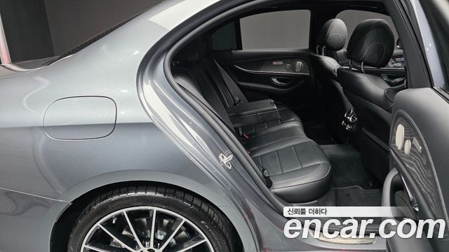 Mercedes-Benz E-Class 2023 — photo 17