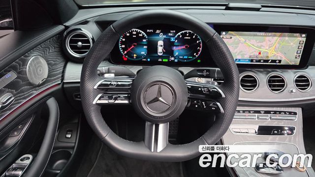 Mercedes-Benz E-Class 2023 — photo 20