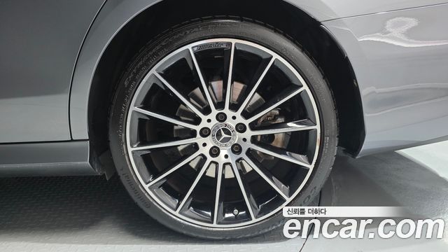 Mercedes-Benz E-Class 2023 — photo 7